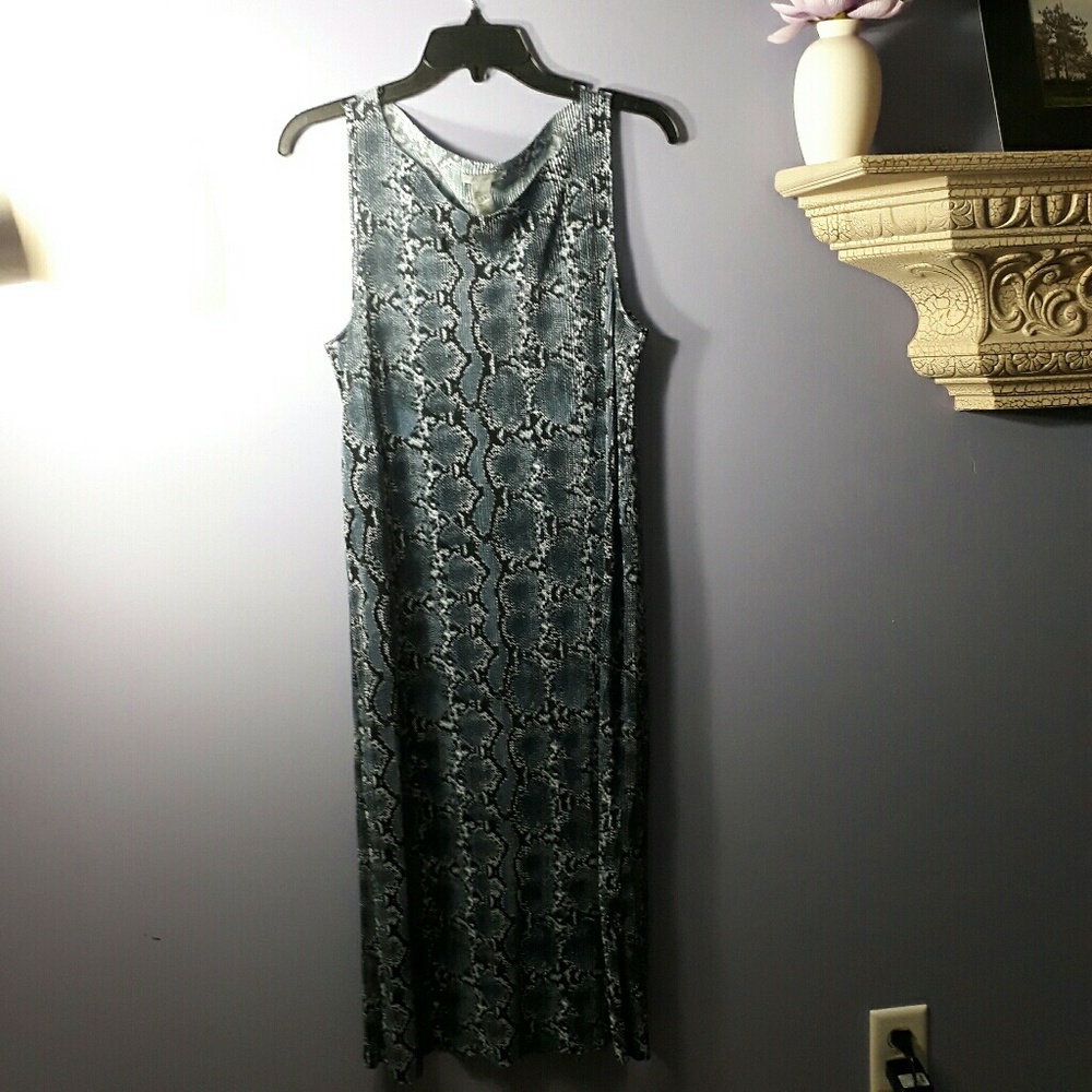 H&M Maxi Dress Black/White Size Medium